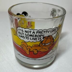 vintage McDonald Garfield mug
"IT'S NOT A PRETTY LIFE BUT SOMEONE HAS TO LIVE IT